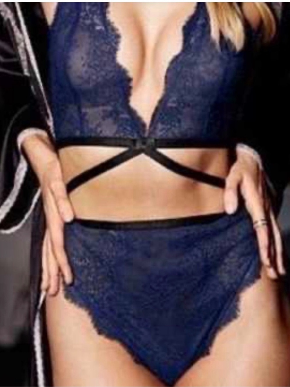 Victoria's Secret Elegant Lace Navy Blue & Black Teddy
Lingerie L